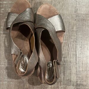 Clarks Women's Champagne Metallic Sandals